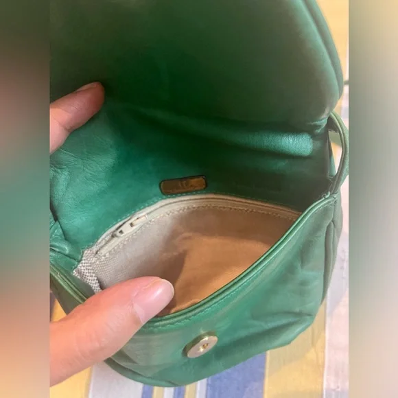 🚫 sold 🚫 Aigner Sling Bag (Open to reasonable offer) - Picture 4 of 10